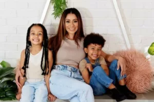 Clarissa Manaças has emerged as a an ambitious woman, ready to conquer the world and strive towards her dreams as an independent woman amid the complexities of parenting