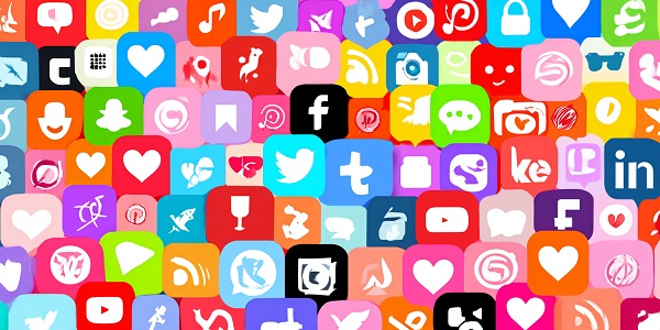 How Social Media Shapes the Way We Parent (and What’s True or Not)