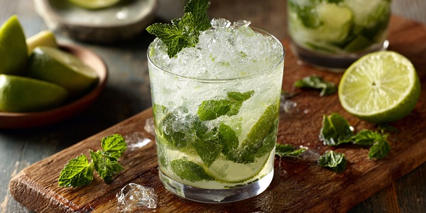 Non-Alcoholic Drinks and Cocktails to Sparkle This New Year’s Eve 12 Virgin Mojito (Mint & Lime Sparkler)